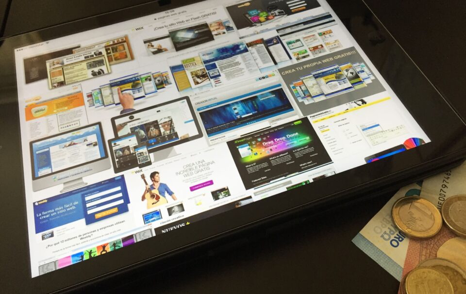 ¿Pagar por una Web Profesional o una Web Gratis?